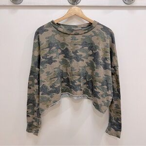 Small camo cropped long sleeve sweatshirt